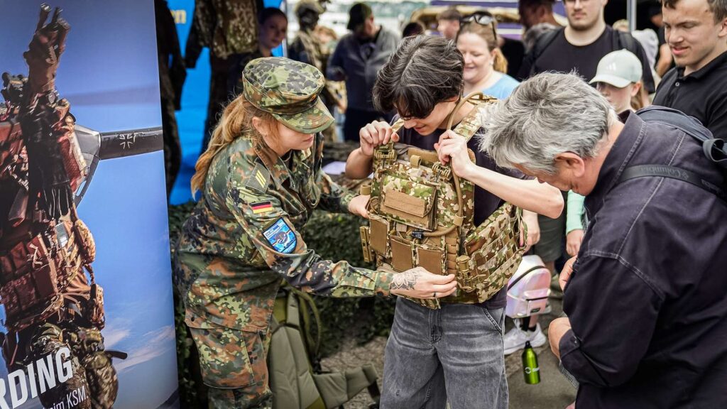 Ausrüstung testen © Bundeswehr Theska