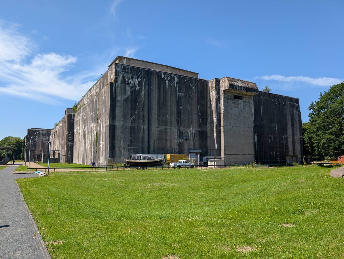 Ostseite des Bunkers
