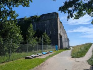 Westseite des Bunkers