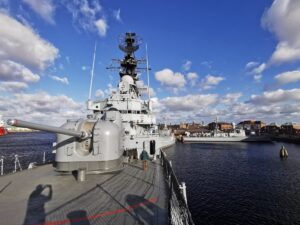 127-mm-Schiffsgeschütz